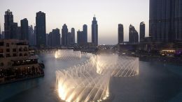Dubai Fountain (Дубай).jpg