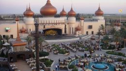 Самым большим ресторанов в мире по праву можно назвать «Ворота Дамаска», который в 2008 году обошел своего соперника - тайский ресторан «Золотой дракон»