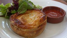 Wagyu Meat Pie - самое дорогое блюдо ресторана Fence Gate Inn, который находится в Великобритании. 