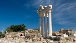 Турция, курорт Сиде, развалины храма