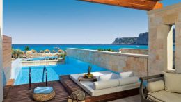 Отель AquaGrand Luxury расположен на побережье острова Родос, сочетает в себе элегантность и современность.
