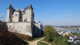 После закрытия на долгое время для восстановления, чтобы отпраздновать столетие со дня его музей, замок Сомюр вновь открыт в 2012 году.